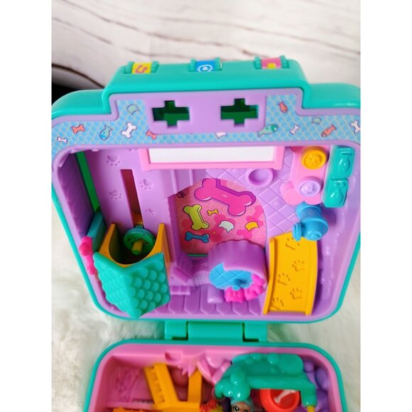 Shopkins Lil Secrets pretty paws pet salon locket lil gems & extra person toy - Picture 2 of 8
